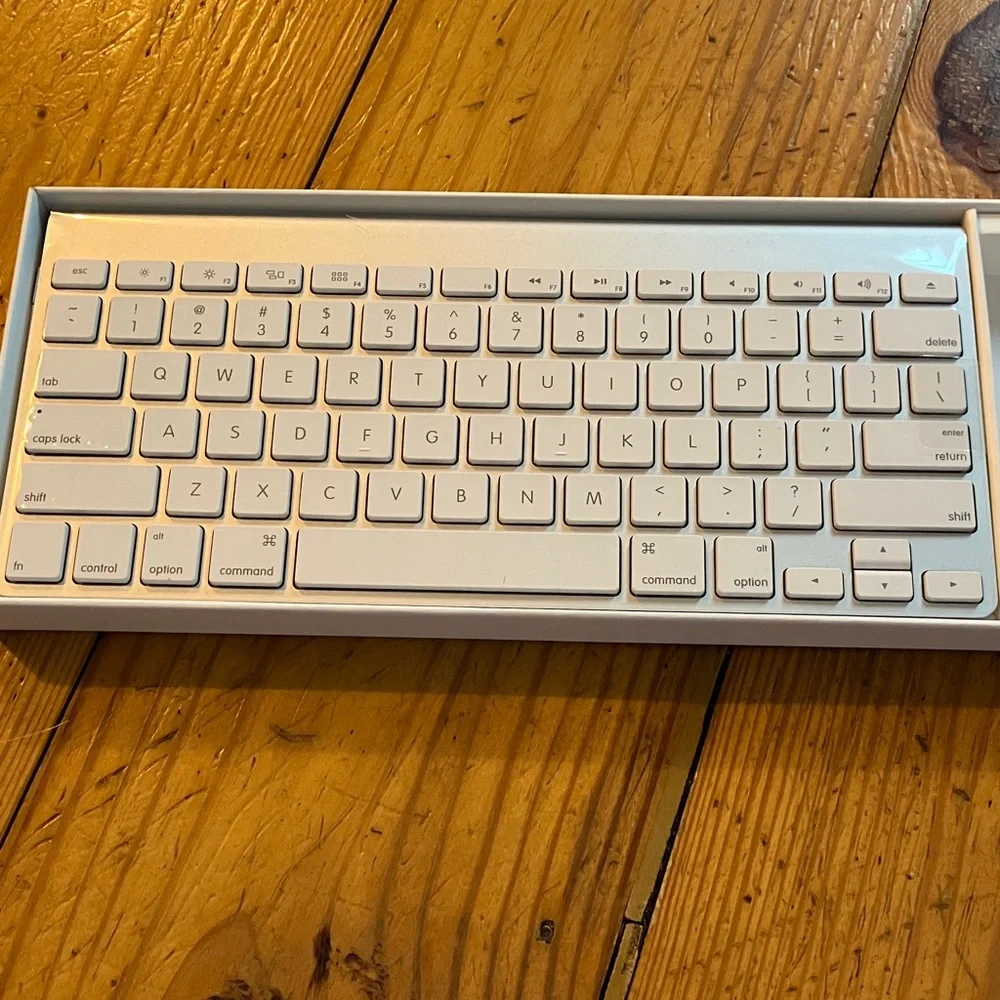 Apple Silver and White Keyboard